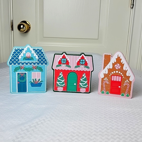 Christmas Wooden Block Village with Snowflake 4pc set - Picture 3 of 9
